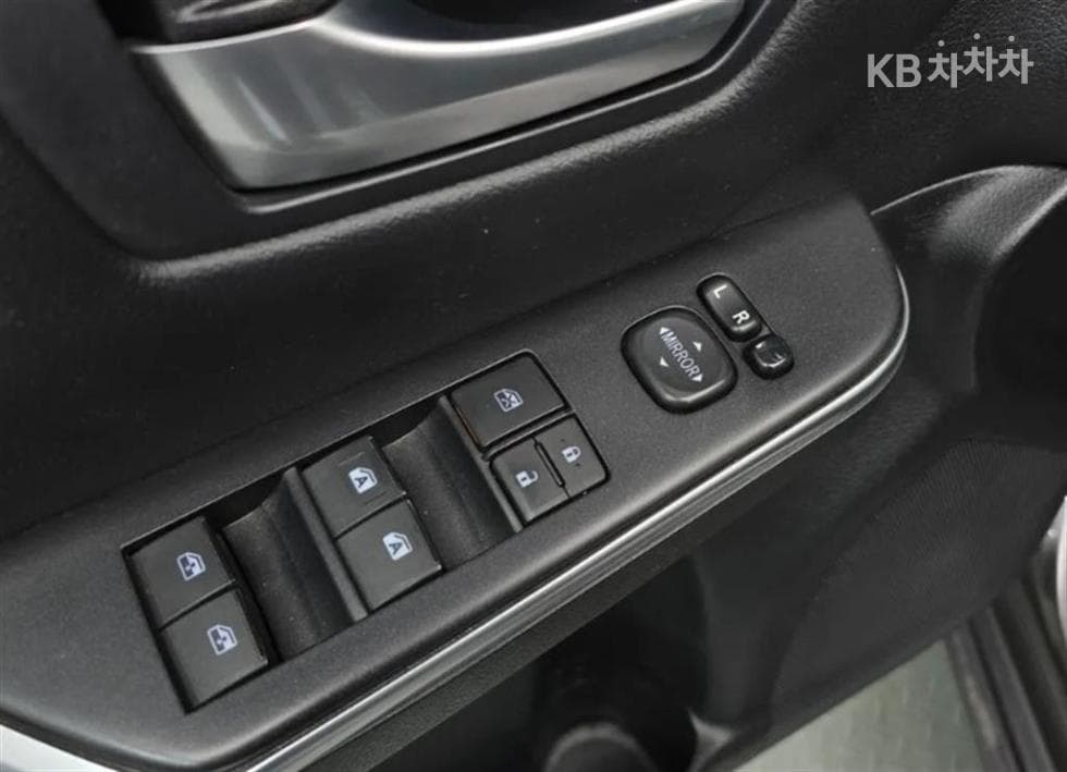 Toyota New Camry2.5L hybrid LE - 19