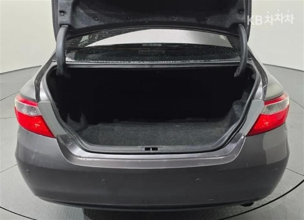 Toyota New Camry2.5L hybrid LE - 20