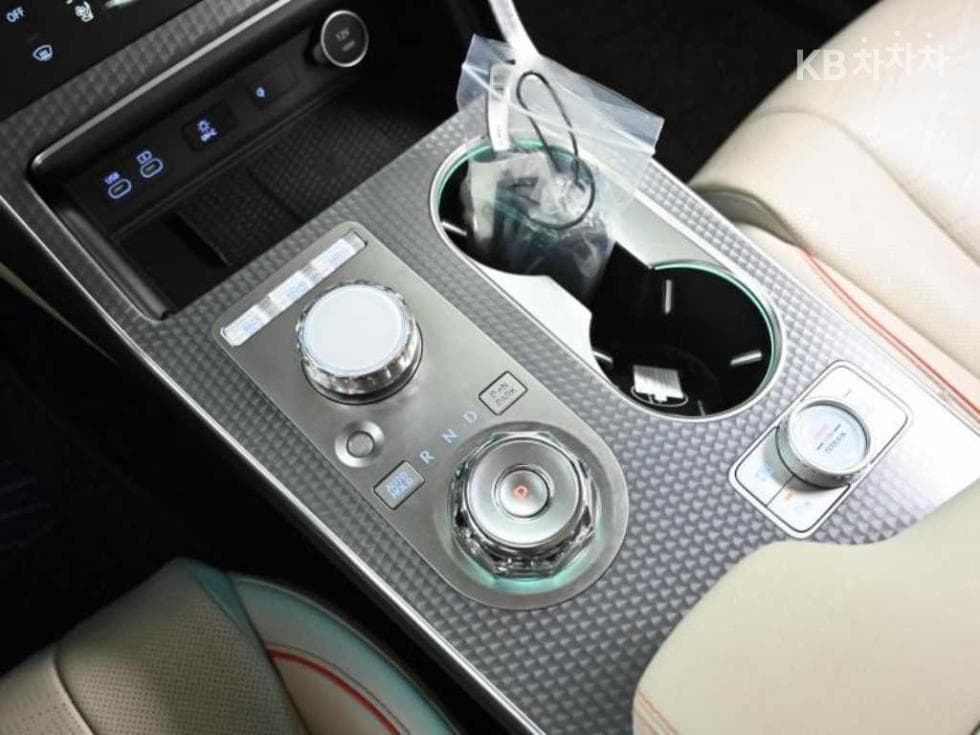 Genesis GV802.5 Turbo Gasoline AWD - 9