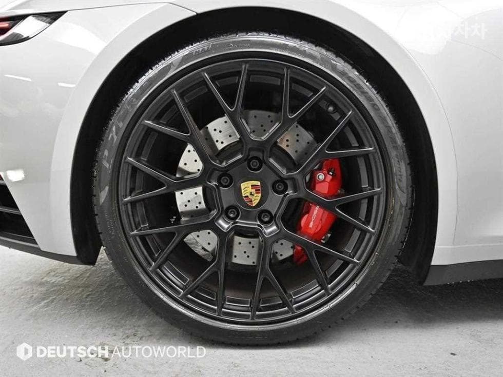 Porsche 911(992)Carrera 4 GTS - 5