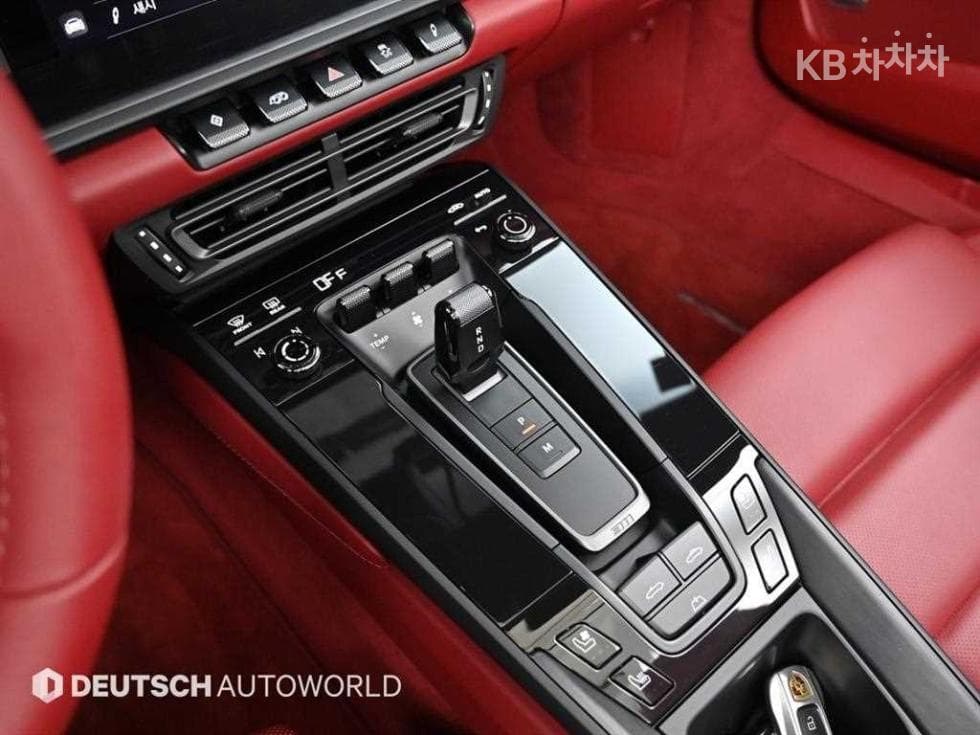 Porsche 911(992)Carrera 4 GTS - 9