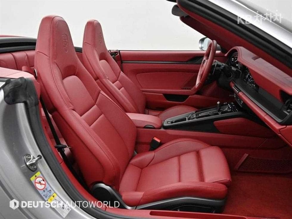 Porsche 911(992)Carrera 4 GTS - 10