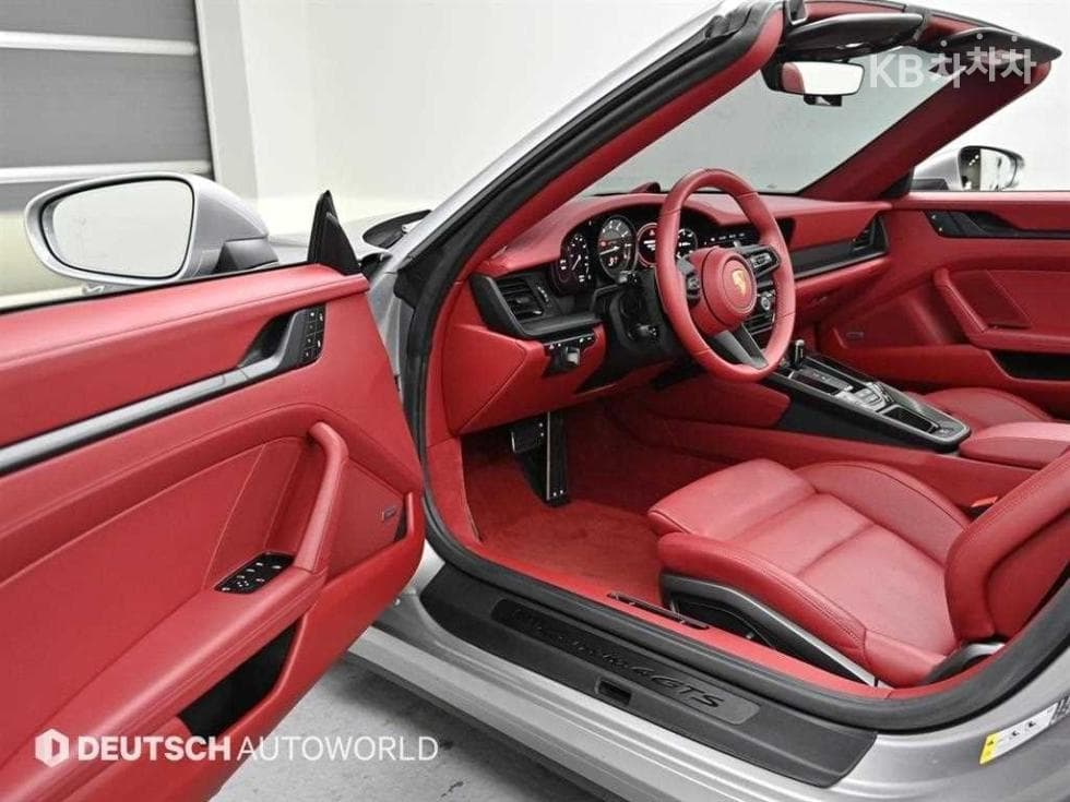 Porsche 911(992)Carrera 4 GTS - 11