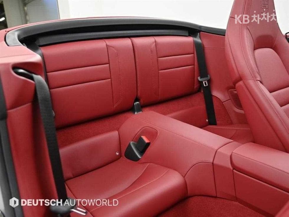 Porsche 911(992)Carrera 4 GTS - 12