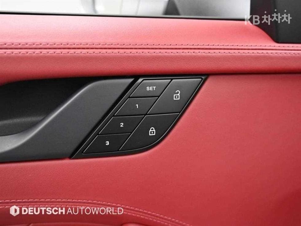 Porsche 911(992)Carrera 4 GTS - 16