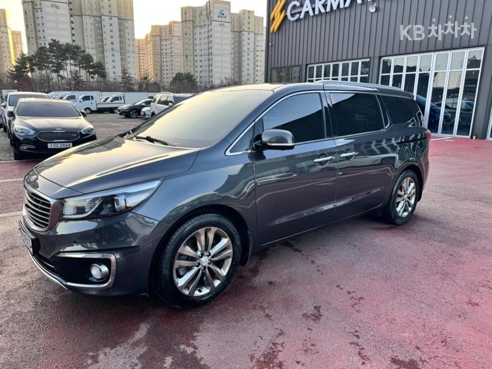 Kia All New Carnival 9-seater 2.2 Diesel Noblesse - Image 1