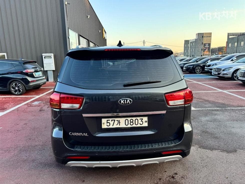 Kia All New Carnival9-seater 2.2 Diesel Noblesse - 3