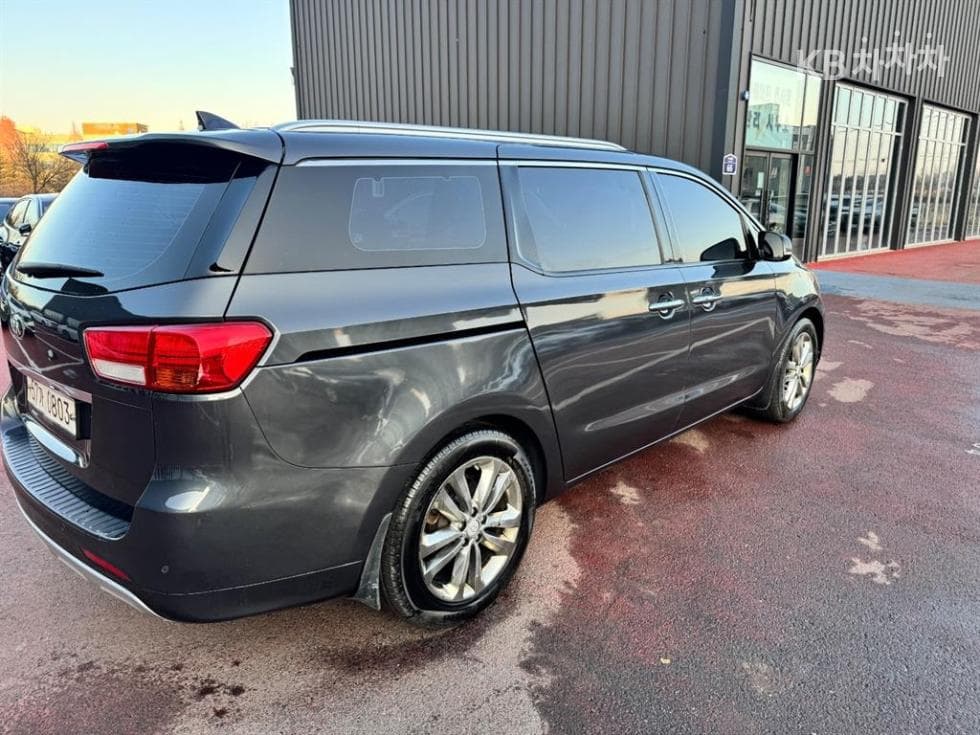 Kia All New Carnival9-seater 2.2 Diesel Noblesse - 4