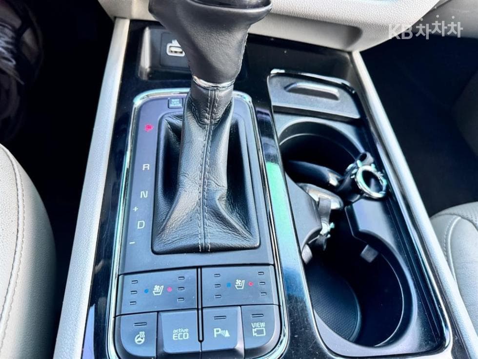 Kia All New Carnival9-seater 2.2 Diesel Noblesse - 11