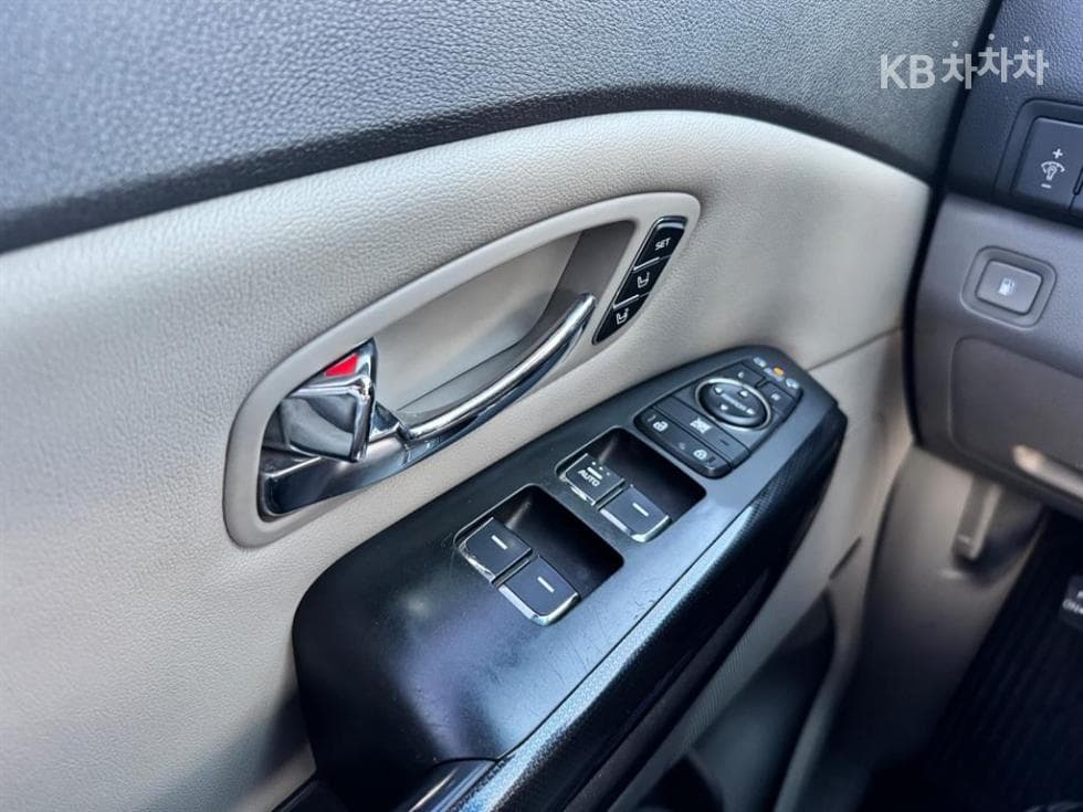 Kia All New Carnival9-seater 2.2 Diesel Noblesse - 13