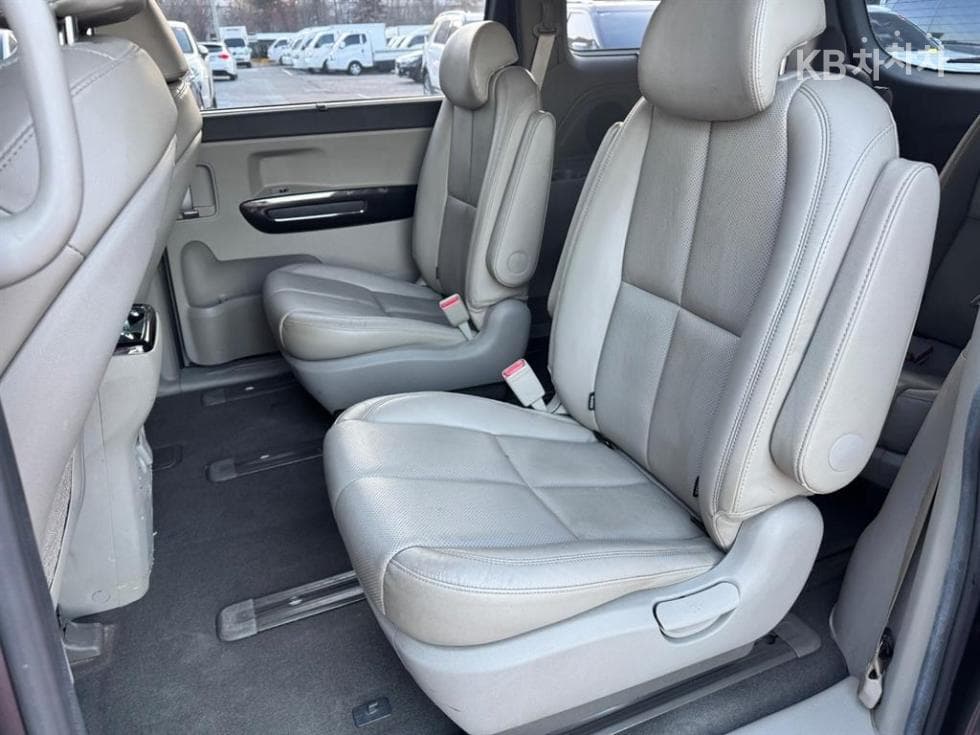Kia All New Carnival9-seater 2.2 Diesel Noblesse - 14