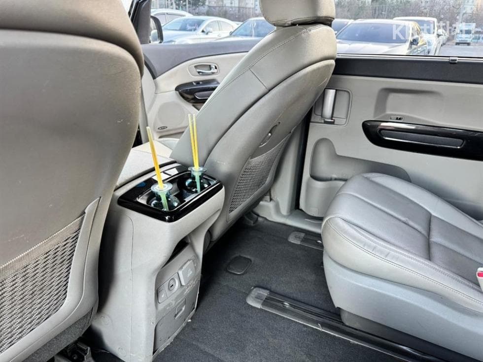 Kia All New Carnival9-seater 2.2 Diesel Noblesse - 15