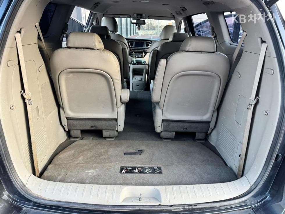 Kia All New Carnival9-seater 2.2 Diesel Noblesse - 17