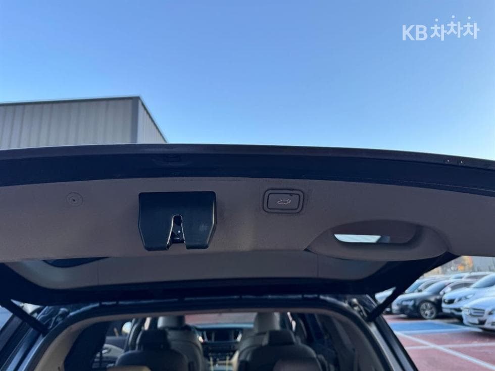 Kia All New Carnival9-seater 2.2 Diesel Noblesse - 18