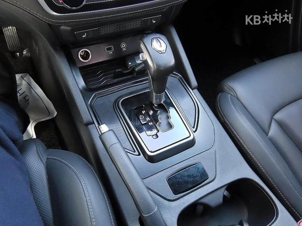 KG Mobility Rexton 스포츠2.2 2WD Prestige - 11