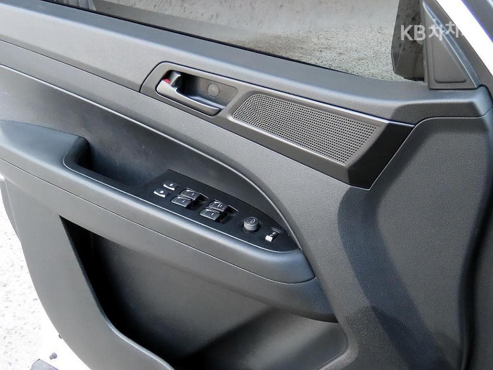 KG Mobility Rexton 스포츠2.2 2WD Prestige - 12