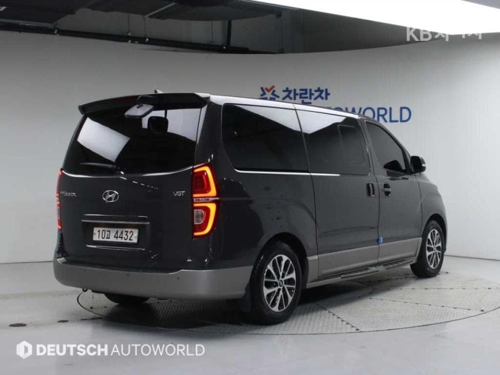 Hyundai The New (facelift) 그랜드 Star렉스어반 9-seater Exclusive - 2