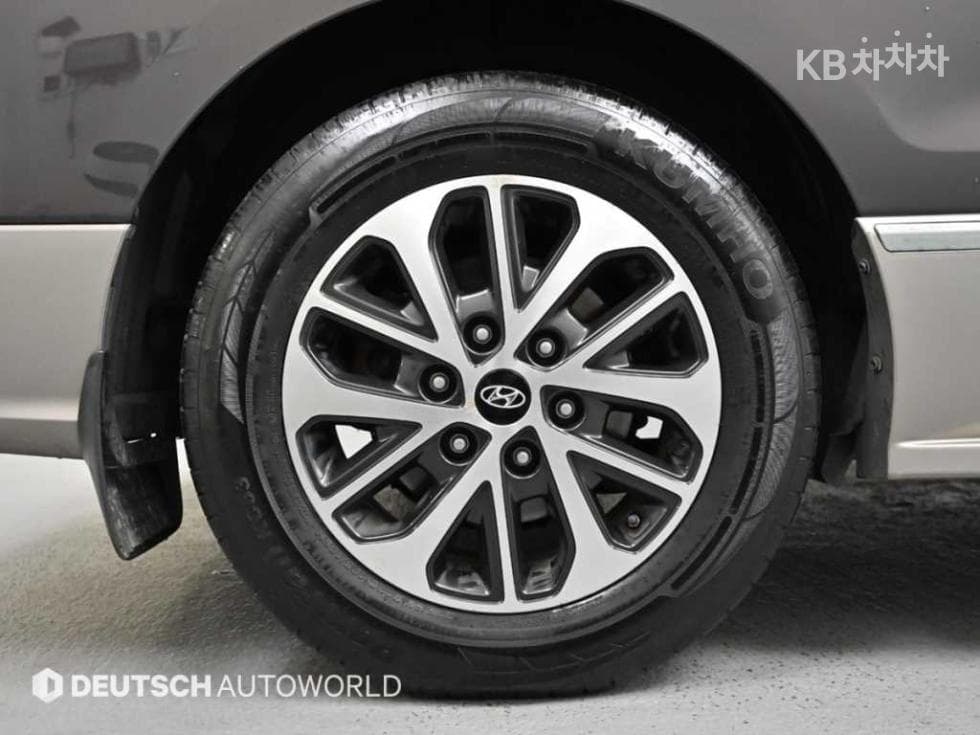 Hyundai The New (facelift) 그랜드 Star렉스어반 9-seater Exclusive - 5