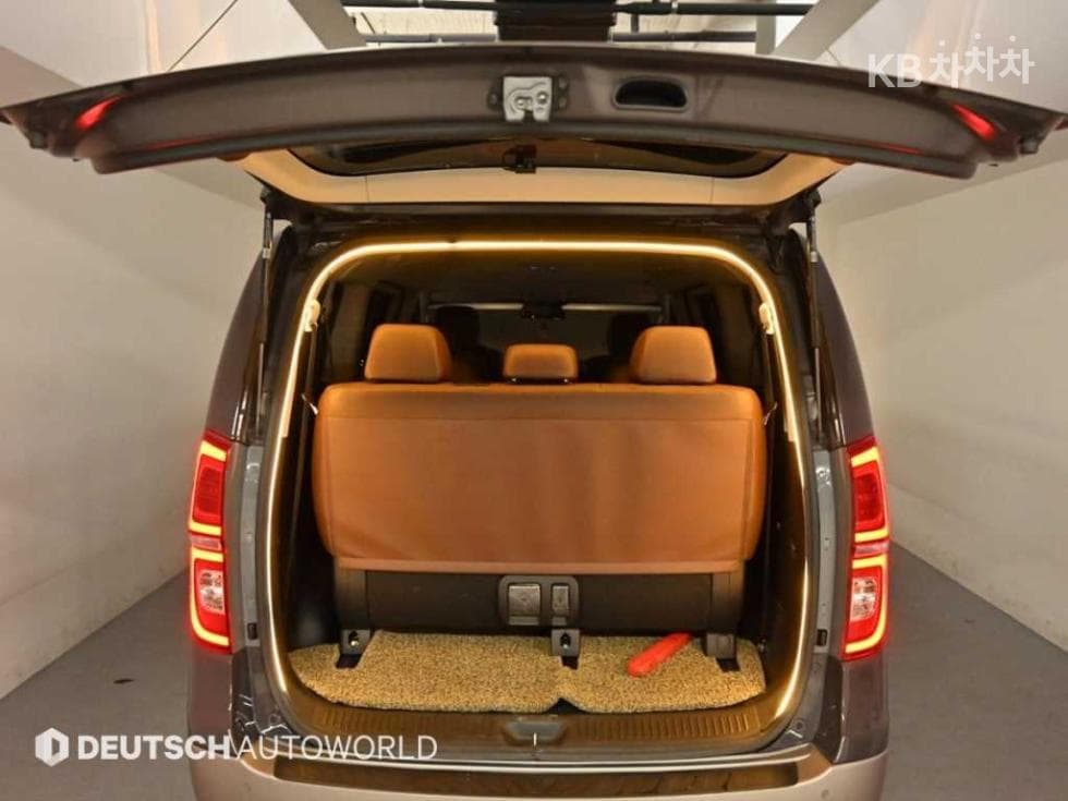 Hyundai The New (facelift) 그랜드 Star렉스어반 9-seater Exclusive - 20