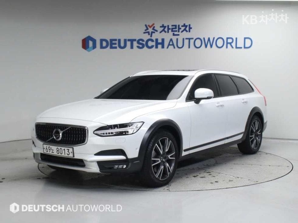 Volvo V90 CC D5 AWD - Image 1