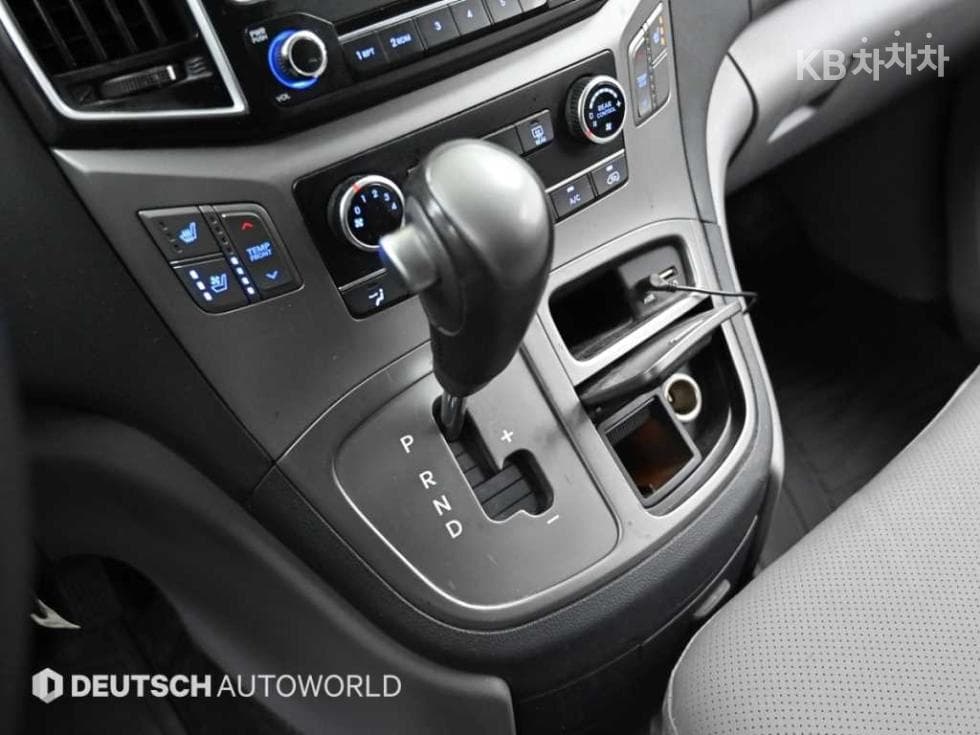 Hyundai The New (facelift) 그랜드 Star렉스웨건 12-seater Smart - 9