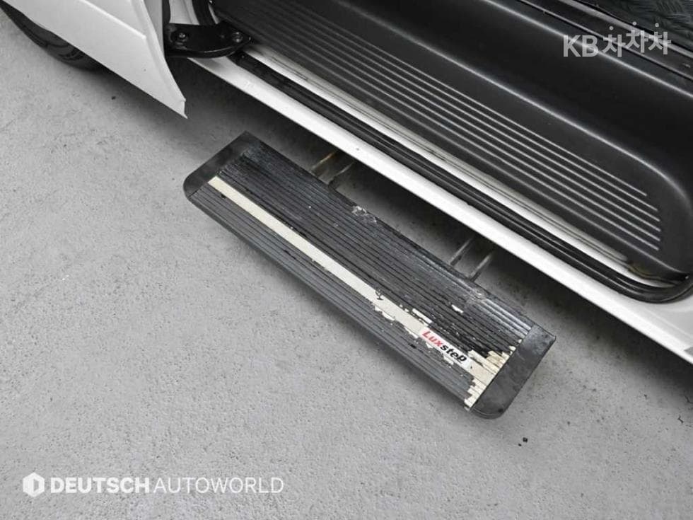 Hyundai The New (facelift) 그랜드 Star렉스웨건 12-seater Smart - 17