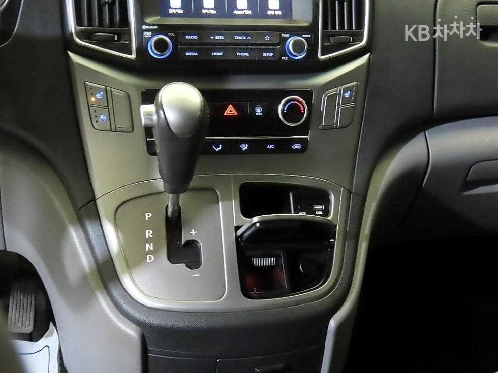 Hyundai The New (facelift) 그랜드 Star렉스Van 5-seater Modern - 12