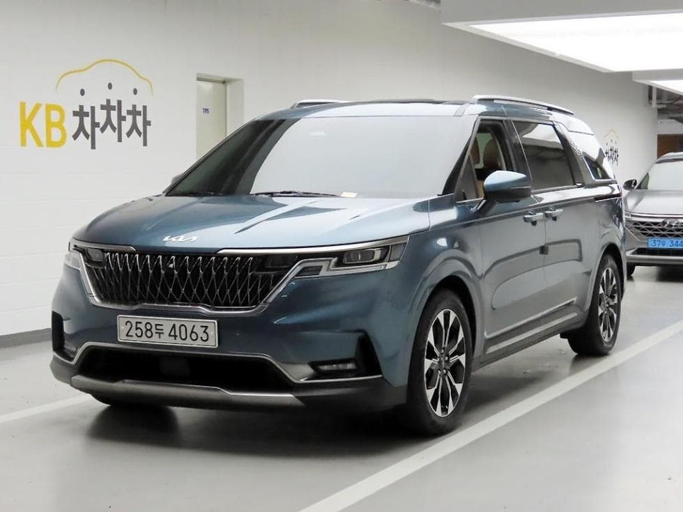 Kia Carnival 4th generation G3.5 GDI 7-seater (Limousine) Signature - Image 1