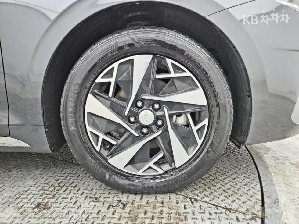 Hyundai The New (facelift) Grandeur (Azera) Hybrid2.4 Premium - 23