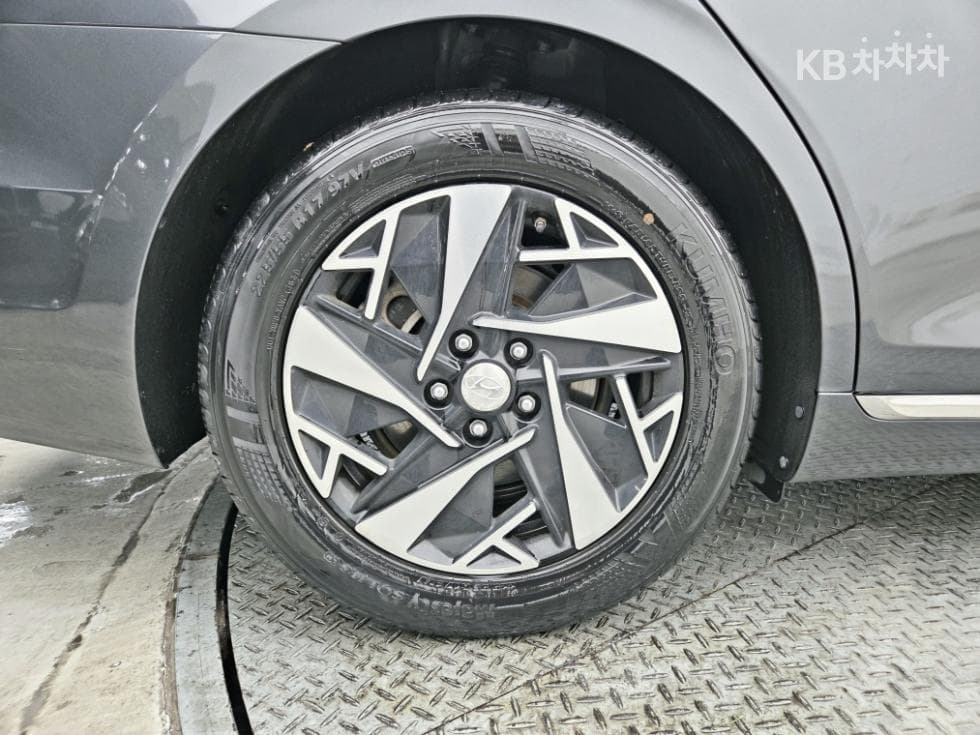 Hyundai The New (facelift) Grandeur (Azera) Hybrid2.4 Premium - 24