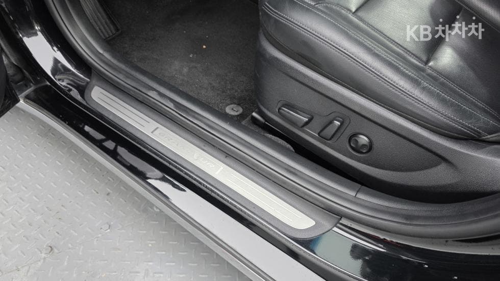 Hyundai The New (facelift) Grandeur (Azera) Hybrid2.4 Premium - 16