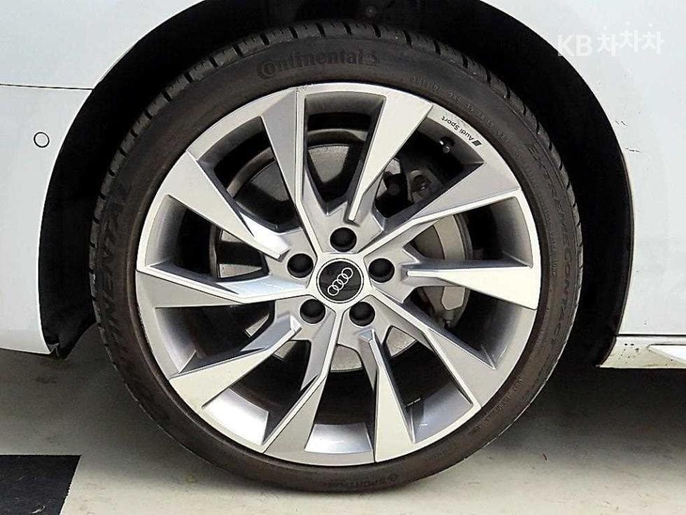 Ауди A4 (B9)45 TFSI Quattro Premium - 19