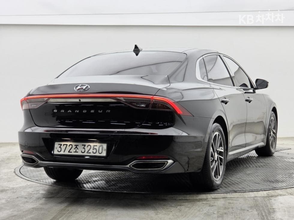 Hyundai The New (facelift) Grandeur (Azera)2.5 Premium 초이스 - 3