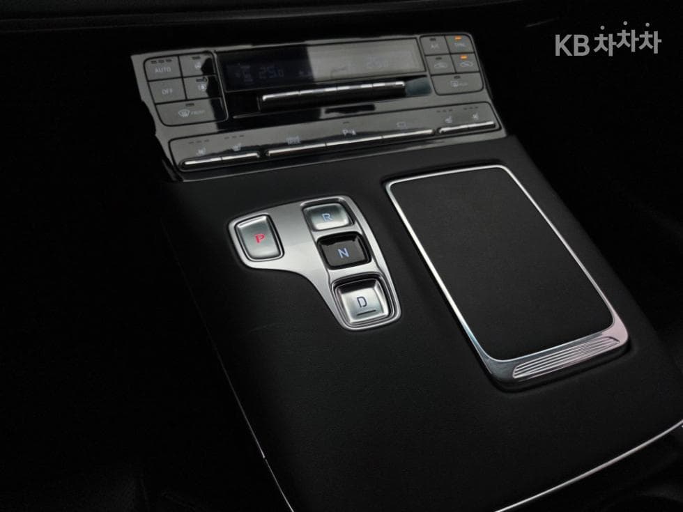 Hyundai The New (facelift) Grandeur (Azera)2.5 Premium 초이스 - 16