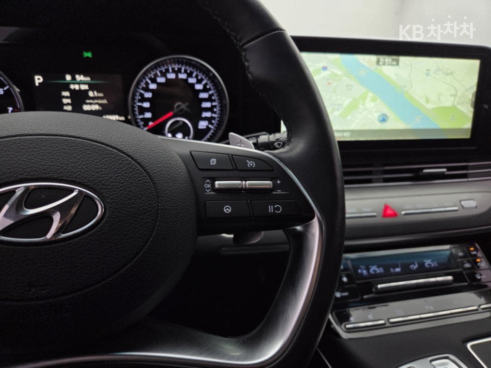 Hyundai The New (facelift) Grandeur (Azera)2.5 Premium 초이스 - 17