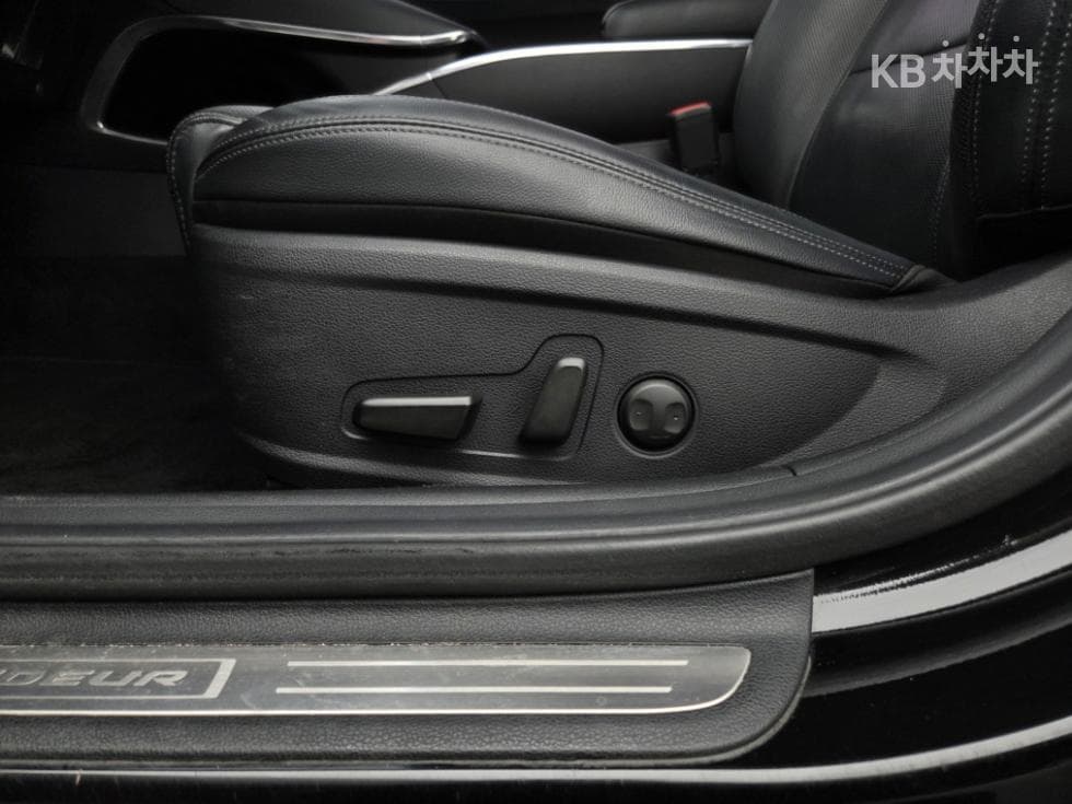 Hyundai The New (facelift) Grandeur (Azera)2.5 Premium 초이스 - 19