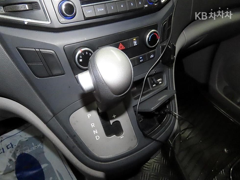 Хюндай Гранд Старекс3Местен승 Ван основен - 12