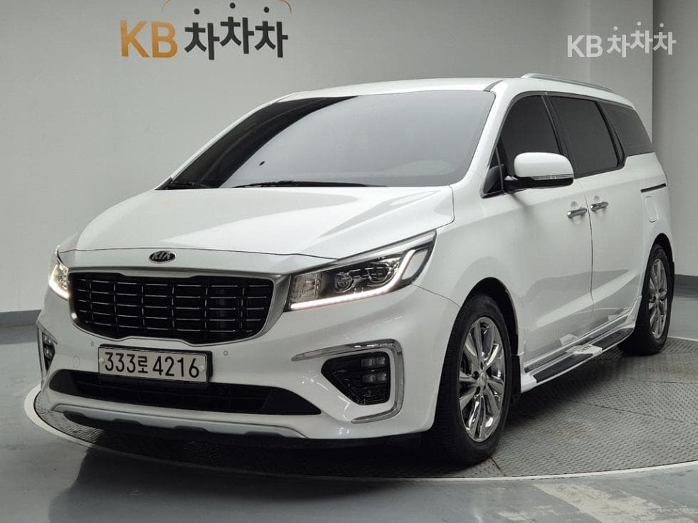 Киа The New (фейслифт) Канивал 7-местен (Лимузин) 2.2 Дизел Лимузин VIP - Image 1