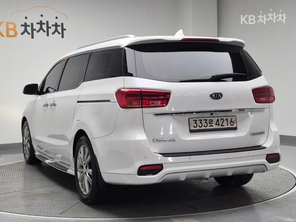 Киа The New (фейслифт) Канивал7-местен (Лимузин) 2.2 Дизел Лимузин VIP - 2