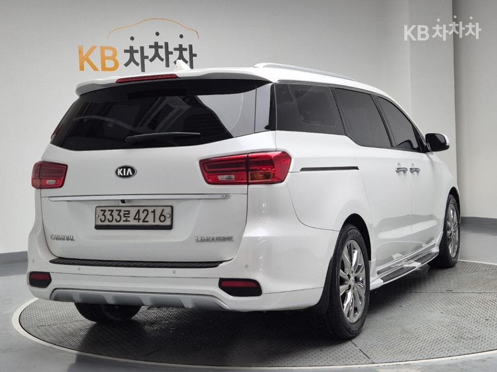 Киа The New (фейслифт) Канивал7-местен (Лимузин) 2.2 Дизел Лимузин VIP - 3