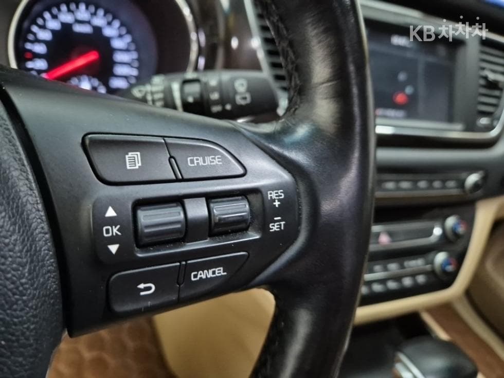 Киа The New (фейслифт) Канивал7-местен (Лимузин) 2.2 Дизел Лимузин VIP - 15