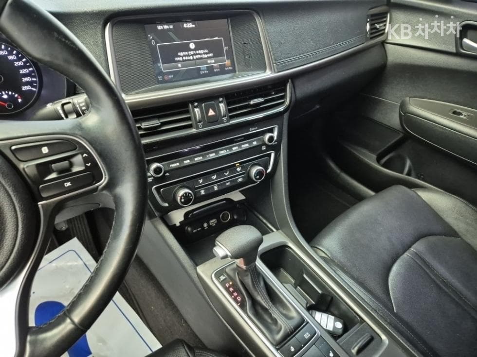 Kia K5 Second generationRental car 2.0 LPI MX Prestige - 10