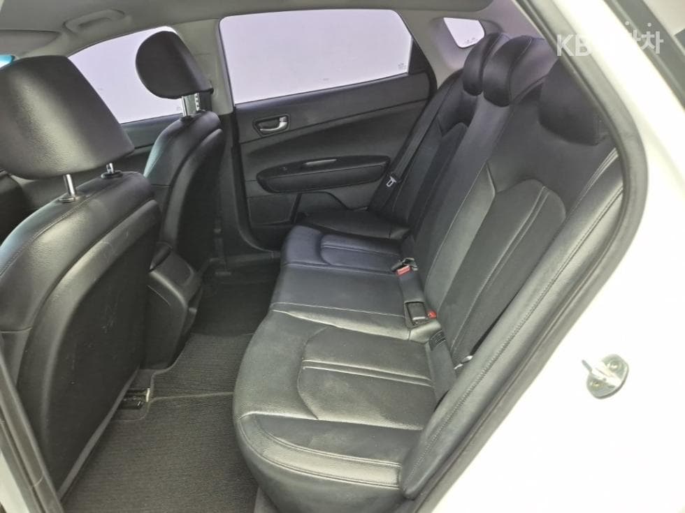 Kia K5 Second generationRental car 2.0 LPI MX Prestige - 12