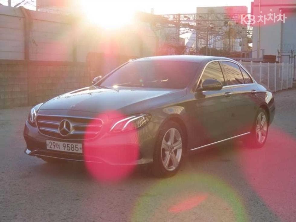 Mercedes-Benz E-Class (W213)E200 Avantgarde - 2