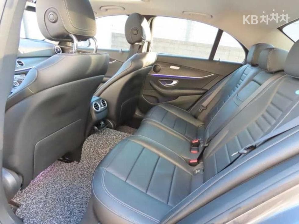 Mercedes-Benz E-Class (W213)E200 Avantgarde - 7