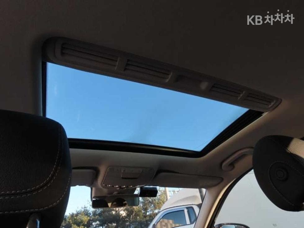 Mercedes-Benz E-Class (W213)E200 Avantgarde - 11