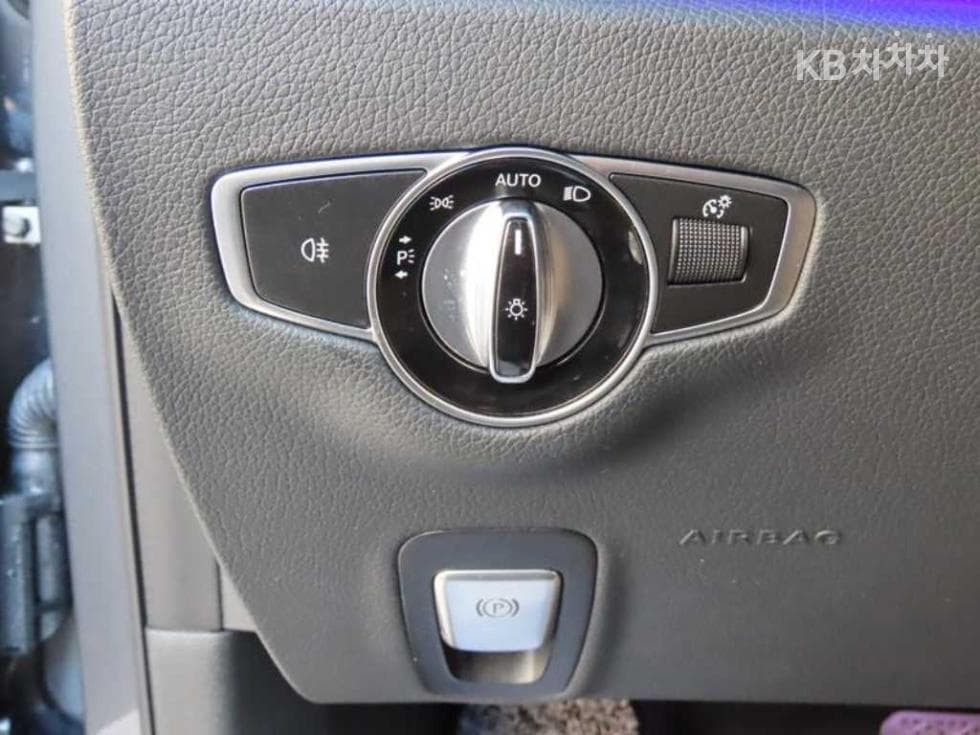 Mercedes-Benz E-Class (W213)E200 Avantgarde - 12