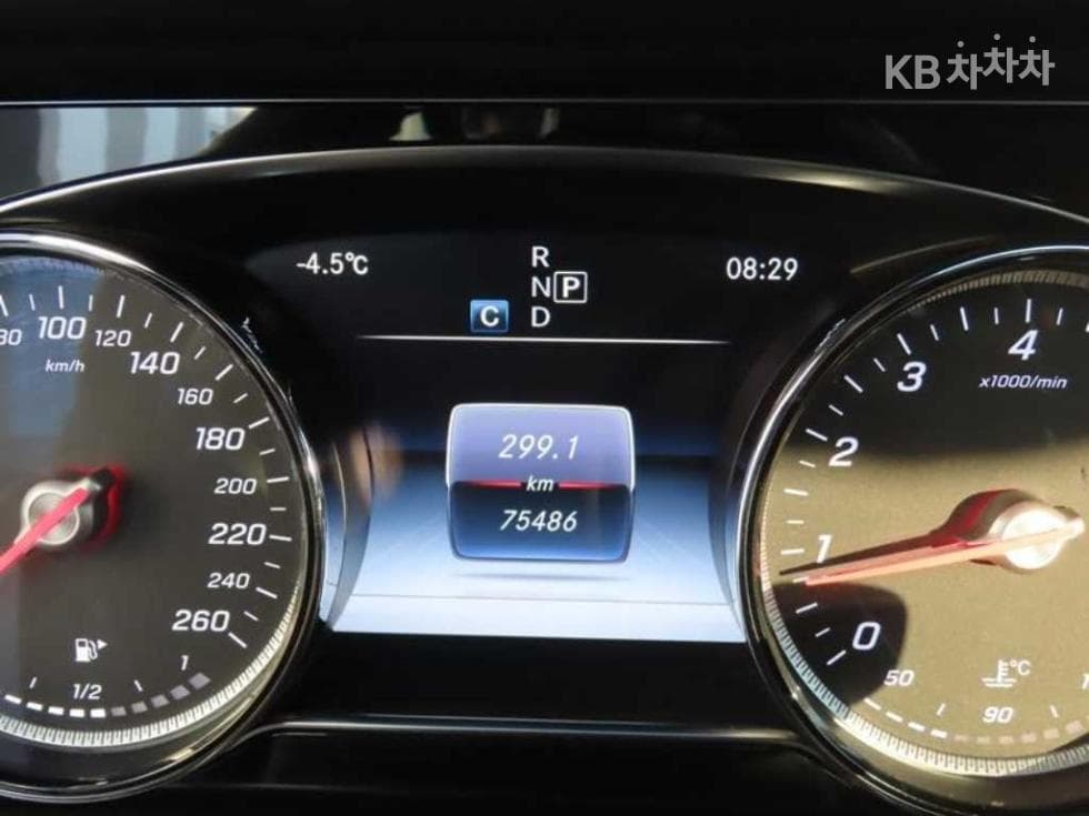 Mercedes-Benz E-Class (W213)E200 Avantgarde - 13