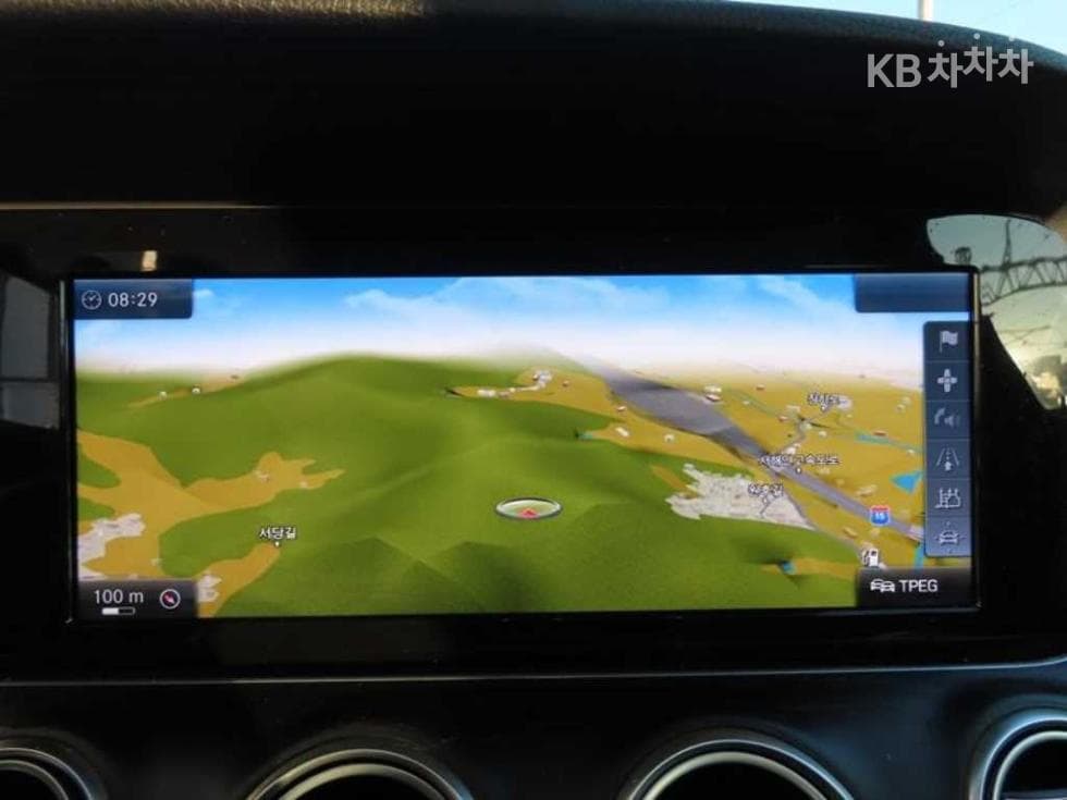 Mercedes-Benz E-Class (W213)E200 Avantgarde - 14