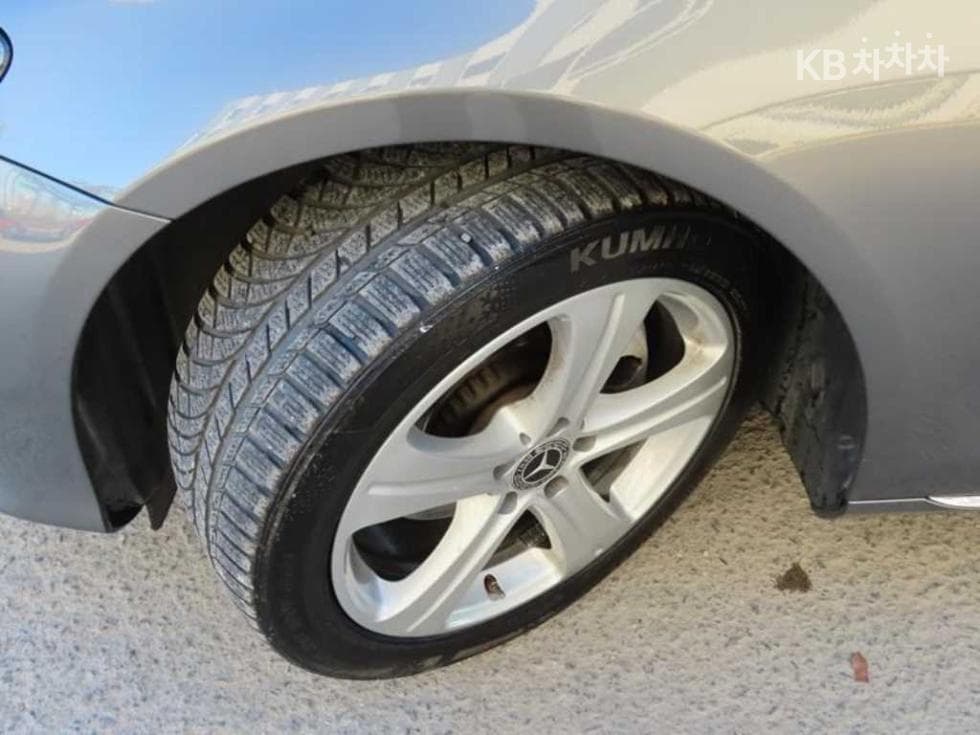 Mercedes-Benz E-Class (W213)E200 Avantgarde - 19